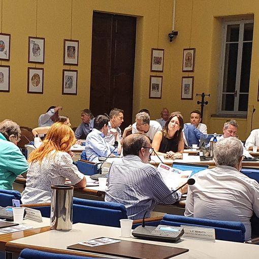Mozione sulla Pro Patria, tensione in maggioranza. Sabba la rinvia e lascia l’aula