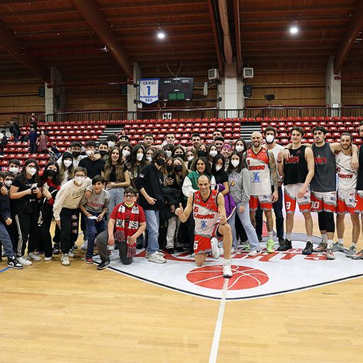 I Knights Legnano festeggiano il successo della “Night School”
