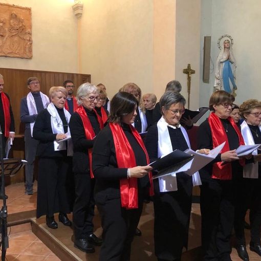 VIDEO. Cascina dei poveri, tanti applausi per il debutto del “Gallazzi’s choir”