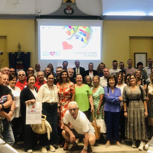 VIDEO. Domenica Busto fa pulsare un’ottantina di “Cuori in piazza”