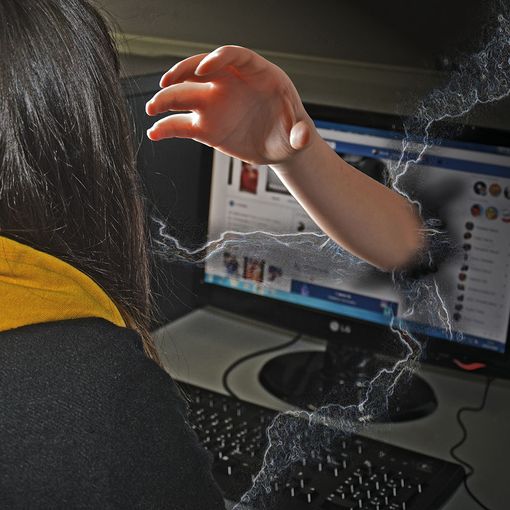 Adolescenti e l’on-line: stop ai rischi in rete