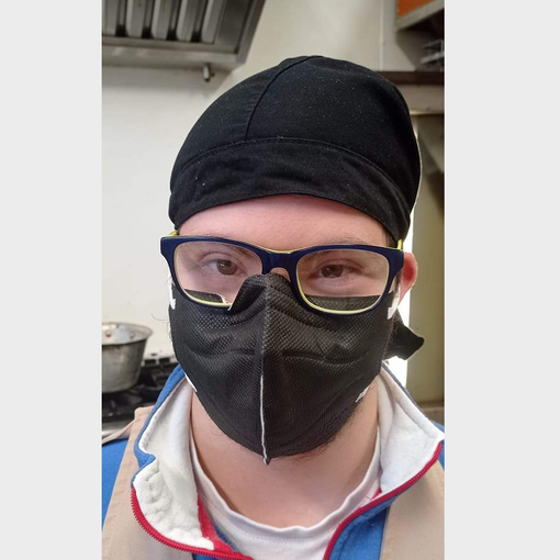Daniele De Grandis e la foto che ha postato su Facebook, condivisa dalla pasticceria
