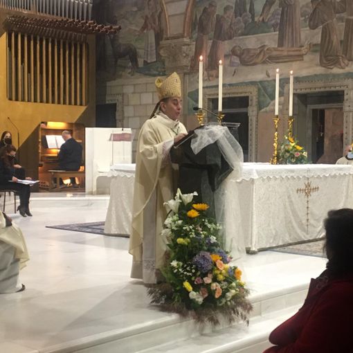 L'arcivescovo Delpini lo scorso anno per il centenario della chiesa