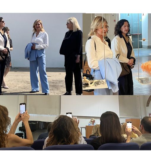 La visita negli spazi espositivi (foto per cortesia del Comune) e un momento della presentazione