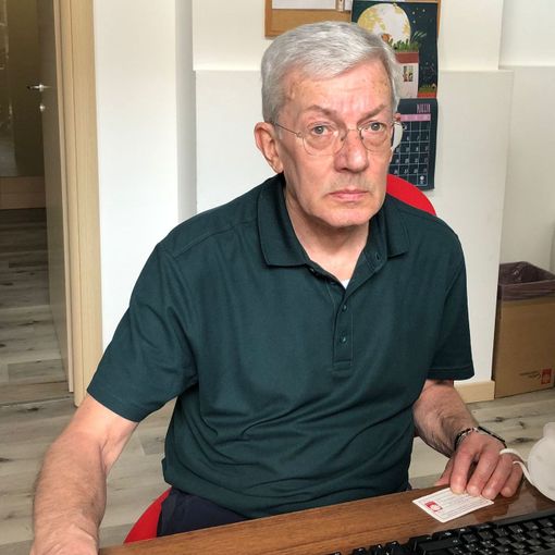 Settanta candeline per don Francesco Casati, il prof di religione del Crespi