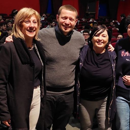 Don Riboldi ai ragazzi del “Facchinetti”: «Qualcuno che ci ascolta è il dono più grande che possiamo avere nella vita»