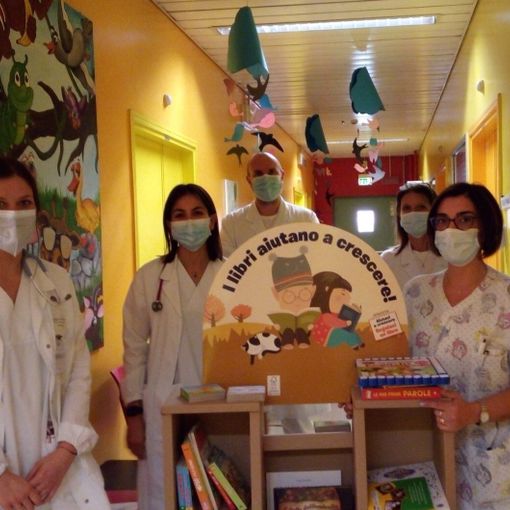Libri in dono ai piccoli pazienti della Pediatria di Busto Arsizio