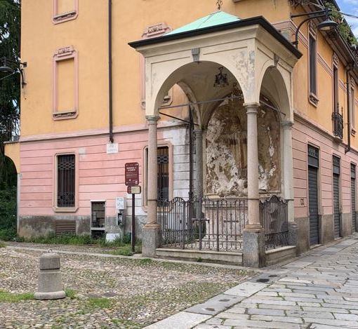 L’appello a tutti i “Carli” di Busto Arsizio per salvare la statua del Borromeo