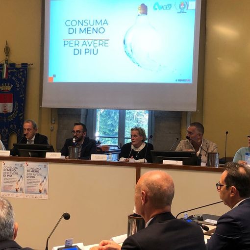 Anagrafe chiusa al sabato, niente eventi serali, sport anticipato. La risposta di Busto alla «batosta» delle bollette