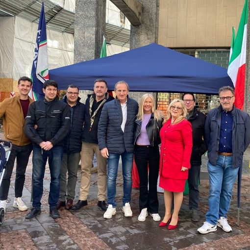 Busto, Fratelli d’Italia in piazza. C’è anche Antonelli: «Il rapporto col partito? Sereno»