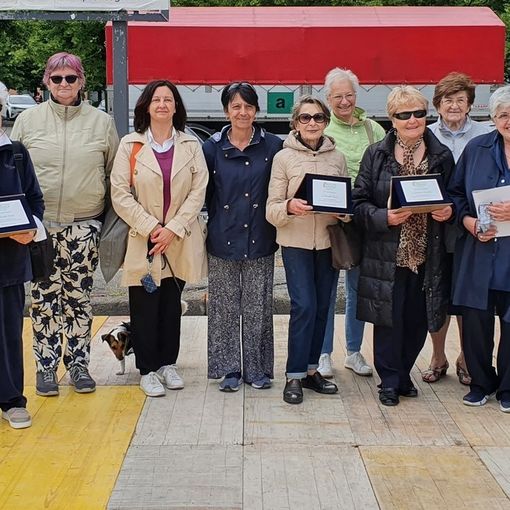 Federcasalinghe in festa in piazzale mercato. Premiate le «colonne» del “So fare”