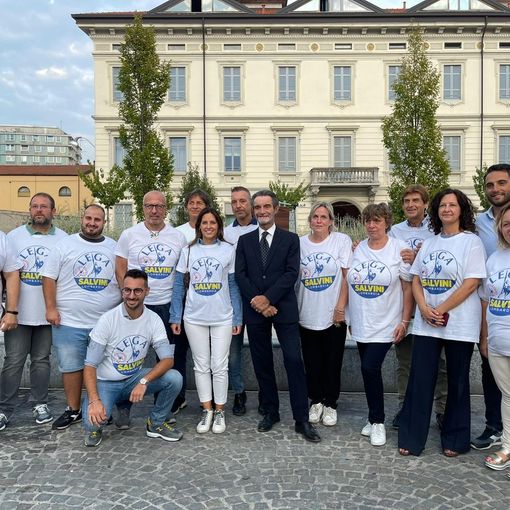 La Lega in piazza Vittorio Emanuele lo scorso venerdì con il presidente della Regione Fontana