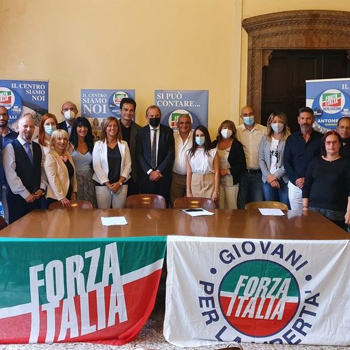 La squadra di Forza Italia insieme al sindaco Antonelli