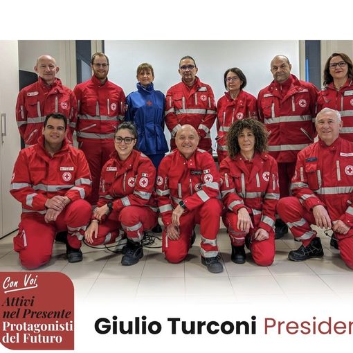 Giulio Turconi al centro in piedi