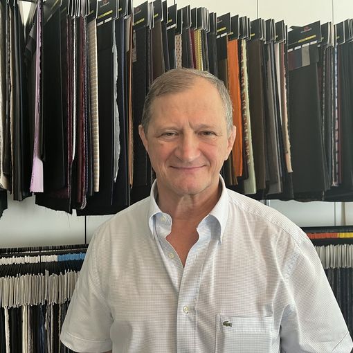Franco Ghiringhelli in azienda a Oggiona Santo Stefano: ci è entrato a 26 anni
