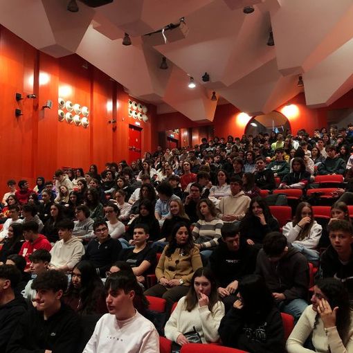 Gli studenti del liceo scientifico Tosi dialogano con Andrea Franzoso, autore di “Ero un bullo”