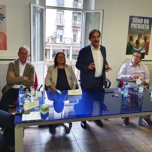 Il tavolo dei relatori all'inaugurazione della sede gallaratese di FdI