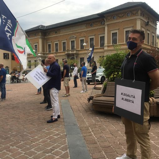 Sit-in di Fratelli d'Italia: «No a tutte le mafie»
