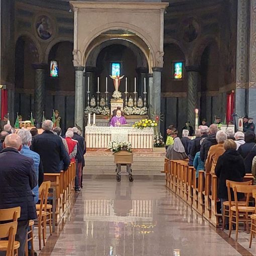 Le Penne Nere hanno reso l’ultimo commosso tributo a Giampaolo Canavesi