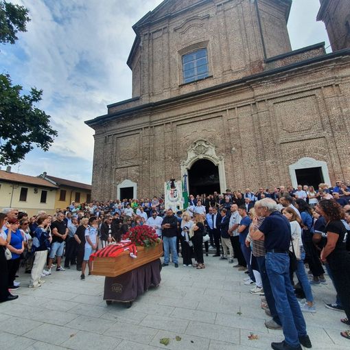 Samarate abbraccia Enrico Puricelli: «Una vita vicino ai “piccoli”. Sei stato un dono»