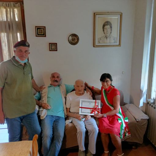 Il sindaco Galli e i simpatizzanti hanno reso omaggio a Cassinotti