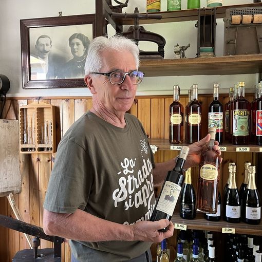 Un secolo di liquori fra tradizione e nuovi gusti. Ogni giorno in laboratorio come faceva nonno Leone