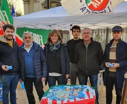 Busto, Forza Italia torna in piazza per la campagna di tesseramento