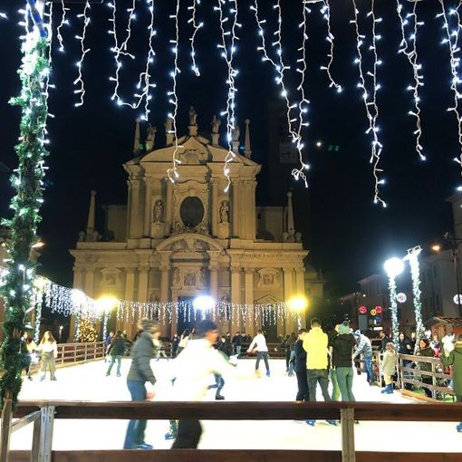VIDEO E FOTO - In centro a Busto Arsizio, il 23 dicembre: la corsa degli ultimi acquisti