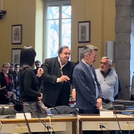 VIDEO «Forza Gigi». Il finale toccante degli auguri in comune a Busto