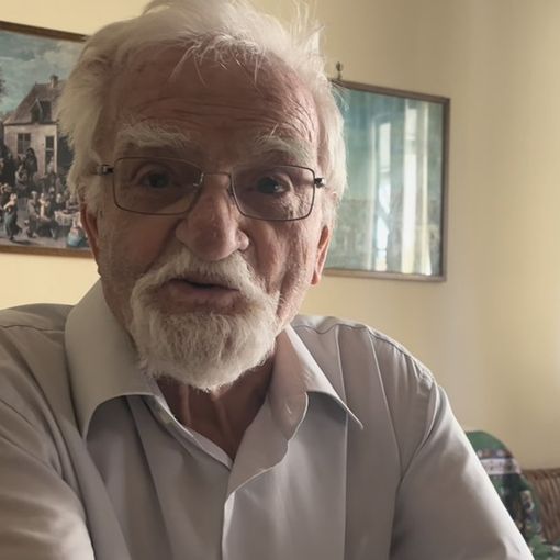 VIDEO. Grilli: «Auguri per un Ferragosto come una volta». E anche con l'educazione di una volta
