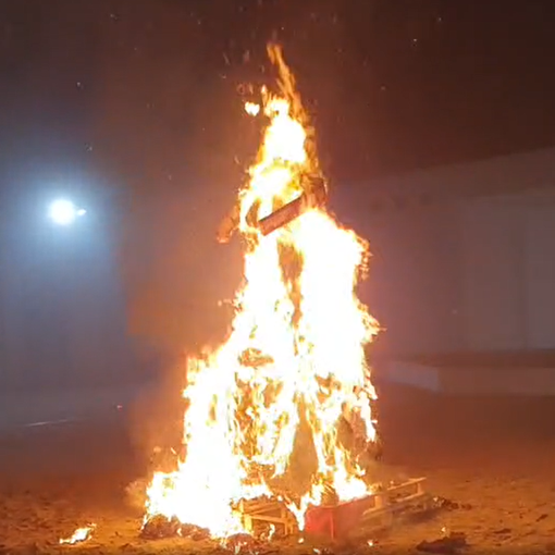 VIDEO/ Brucia una sola Giöbia. In attesa che torni a essere una festa per tutti