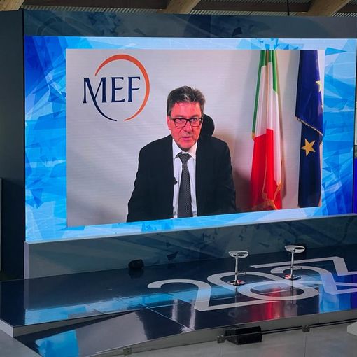 VIDEO. Il ministro Giorgetti: «Carenza di personale qualificato. Malpensa, futuro della provincia. Continuate nello spirito imprenditoriale, siamo con voi»