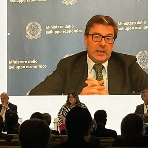 Milano Unica, per il tessile una ripresa inaspettata. E minacciata