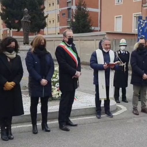 Busto ricorda le vittime delle foibe. Il sindaco ai ragazzi: «Non ascoltate i revisionisti»