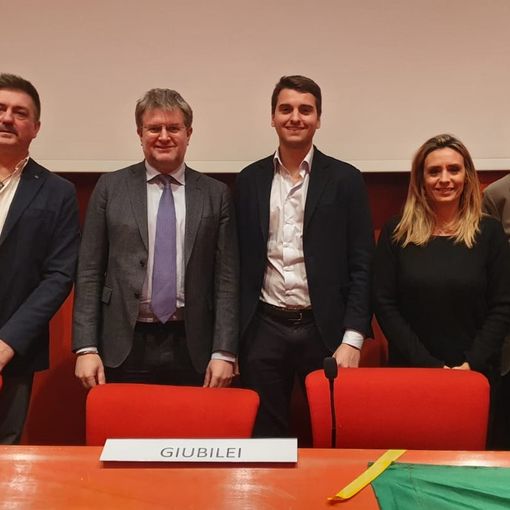 VIDEO. Fidanza a Busto contro le «follie green»: «Portiamo in Europa una maggioranza modello Meloni»