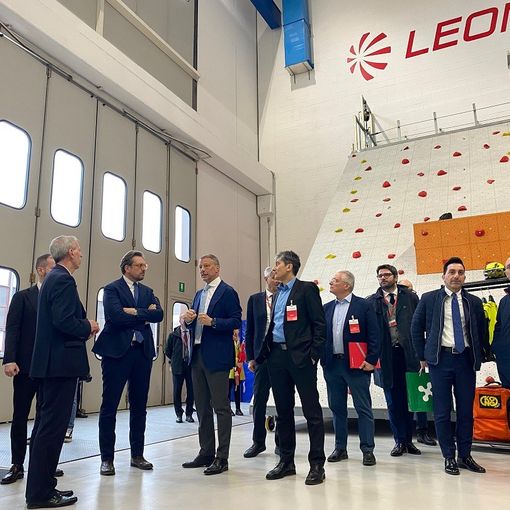 L'assessore Guidesi alla Leonardo Elicotteri