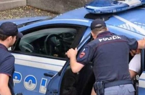 Ruba birre e profumi alla Lidl, in tasca gli trovano anche un coltello