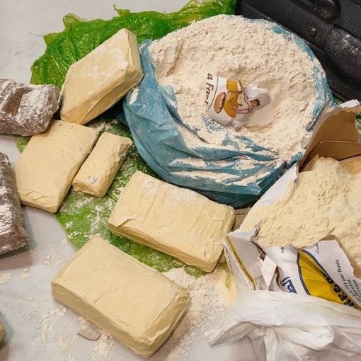 Malpensa, nel sacco di farina di un passeggero spuntano mazzette di soldi per 139mila euro