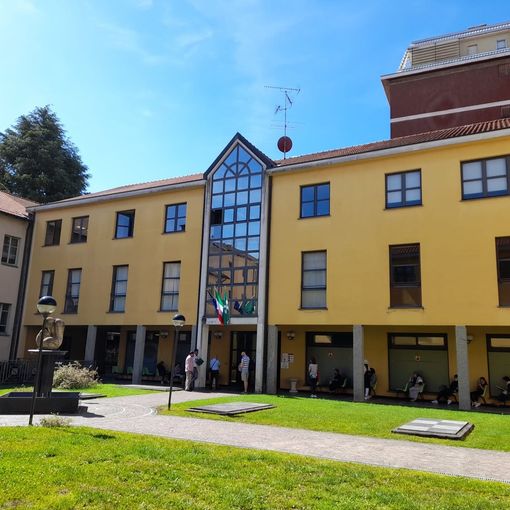 L'ala &quot;nuova&quot; di palazzo Broletto, via Cavour