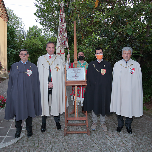 Da sinistra, il presidente della Famiglia Legnanese, Gianfranco Bononi, il Gran Maestro, Giuseppe La Rocca, il Supremo Magistrato, Lorenzo Radice, il Cavaliere del Carroccio, Riccardo Ciapparelli
