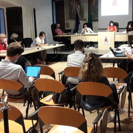 Consiglio comunale in presenza, a Lonate, prima della pausa estiva