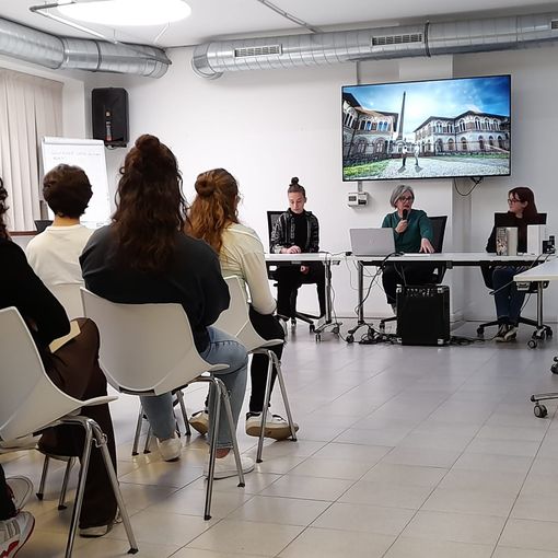 Alessandra Selmi risponde alle domande degli studenti
