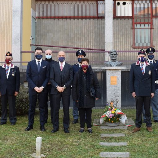 Gallarate ricorda l'agente di polizia Di Puppo