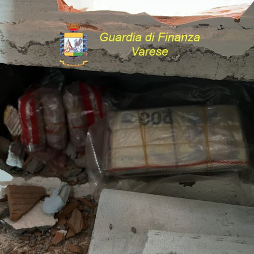 Malpensa, operazione &quot;home delivery&quot; della Finanza: sequestrate 1,8 tonnellate di droga  e 20 arresti