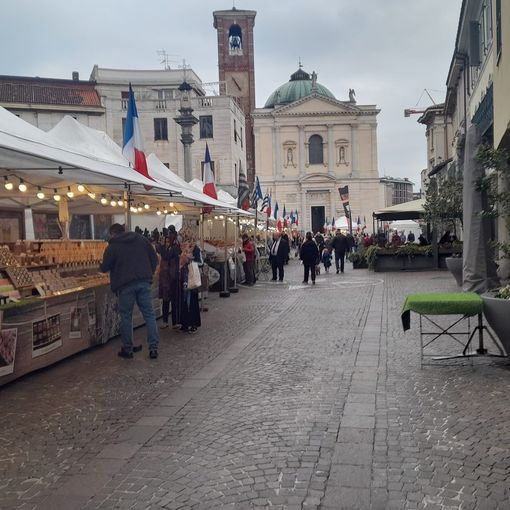 Il mercatino regionale francese di nuovo  a Gallarate, ritorno subito apprezzato