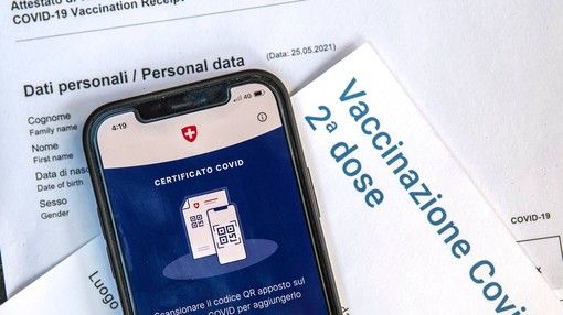 Al referendum gli svizzeri dicono sì al Green Pass