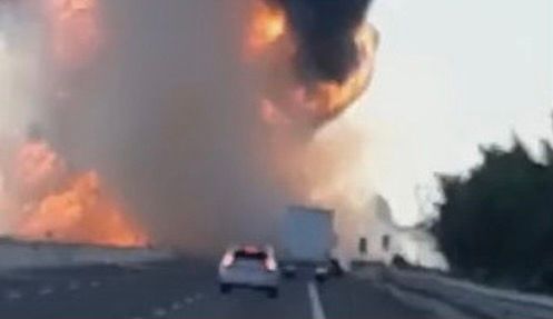 VIDEO. Spaventoso incidente in A1 tra Piacenza e Fiorenzuola: fiamme altissime e autostrada chiusa. Morti due camionisti