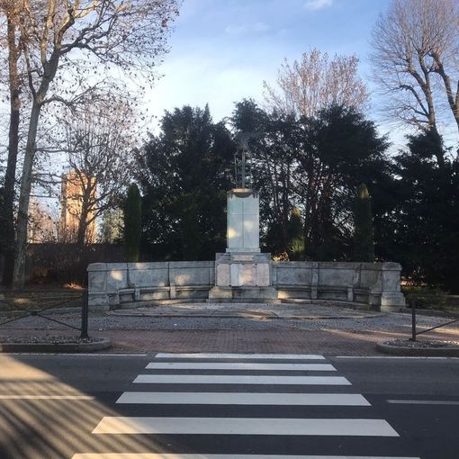 Fagnano, ampliamento del campo sportivo. Le minoranze: «Faremo le segnalazioni a Soprintendenza e vigili del fuoco. Vogliamo bloccare questo scempio»