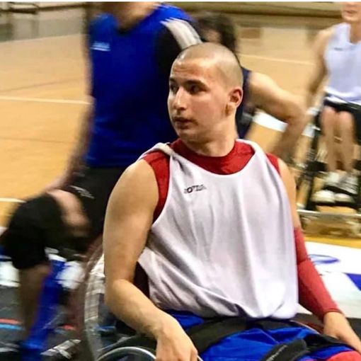 Gli studenti del “Pantani” incontrano un campione del basket in carrozzina. “Massi” uno di noi, uno come noi