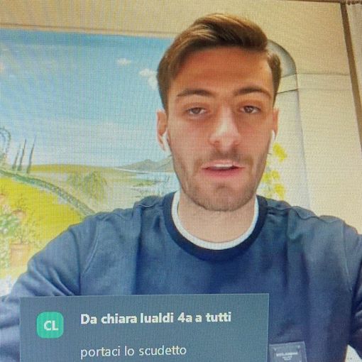 Il professor Matteo Gabbia sale in cattedra al liceo “Pantani” di Busto: «Cercate sempre la felicità in quello che fate»